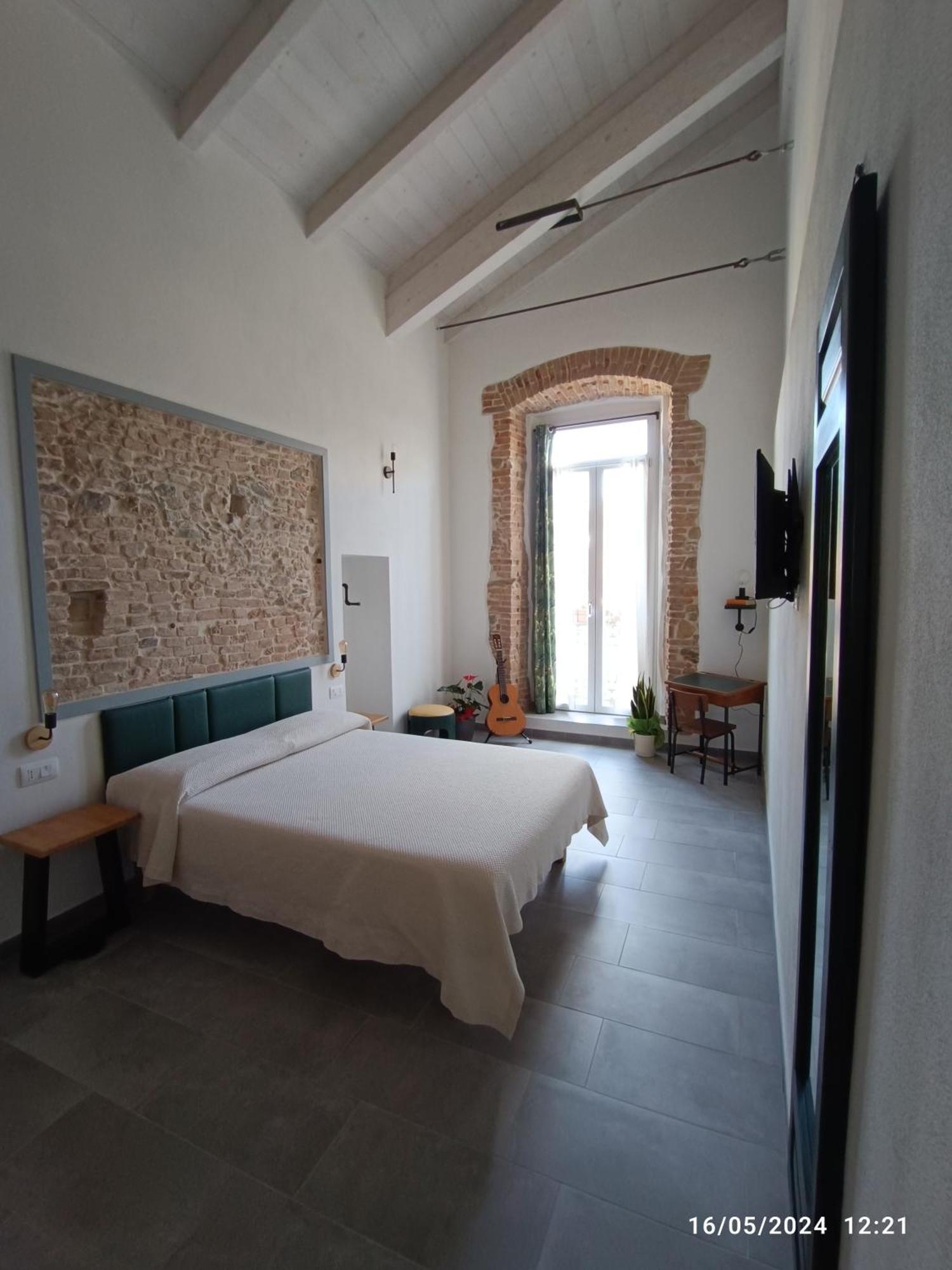Vico Nobilioni Otel Iglesias Oda fotoğraf